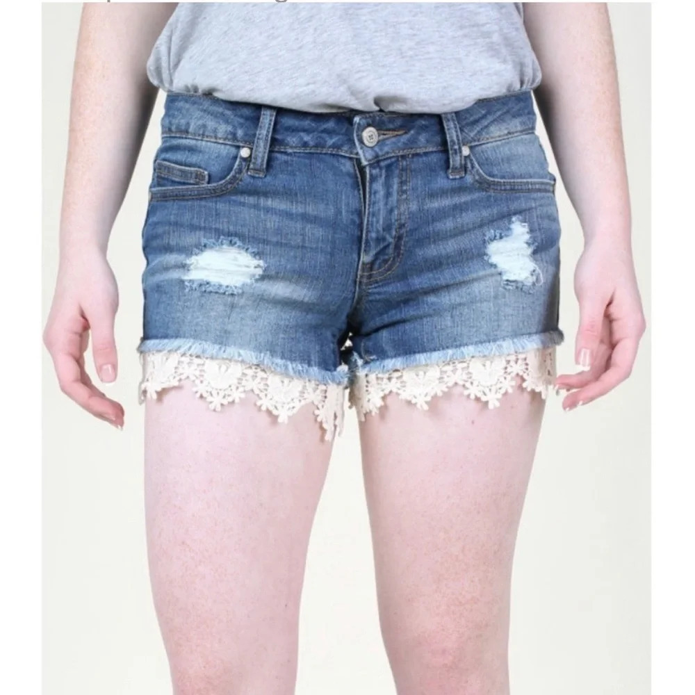 Altar’d State Denim Crochet Edge Shorts. NWT Size 27 - Picture 2 of 4